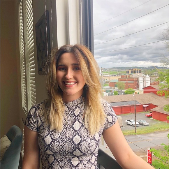 Meet your Posher, Alison - Picture 4 of 11